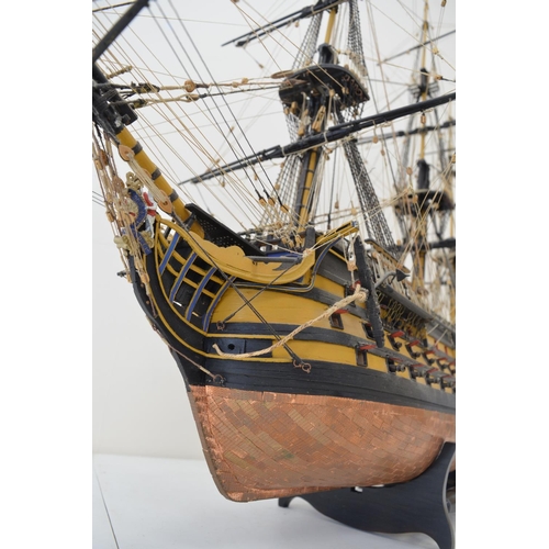 1322 - Large well built and finished wooden plank on frame 1/84 scale HMS Victory, model with an exceptiona... 