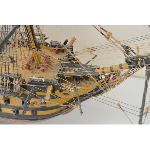 1322 - Large well built and finished wooden plank on frame 1/84 scale HMS Victory, model with an exceptiona... 