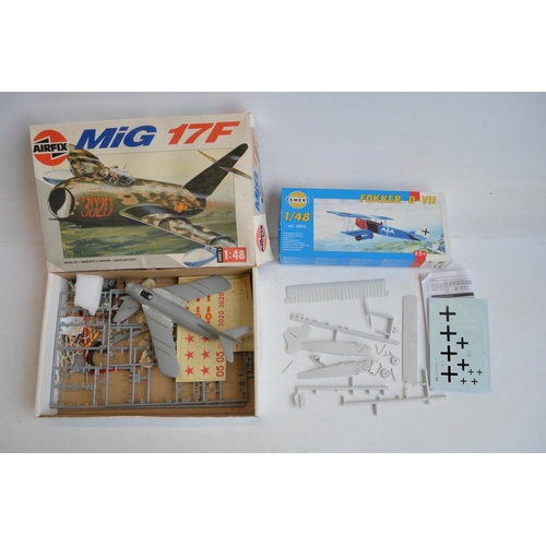 1276 - Collection of mostly unstarted 1/48 and 1/32 scale plastic model kits to include 2x 1/48 Hasegawa F-... 