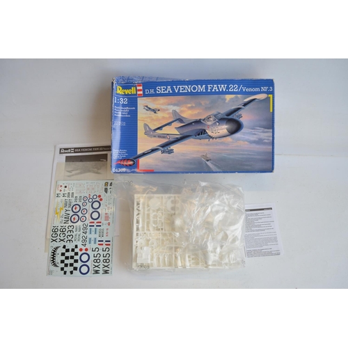 1276 - Collection of mostly unstarted 1/48 and 1/32 scale plastic model kits to include 2x 1/48 Hasegawa F-... 