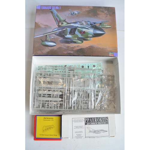 1277 - Collection of 1/72 scale RAF/RN/AAC plastic model kits (mostly unstarted, please note almost all wit... 