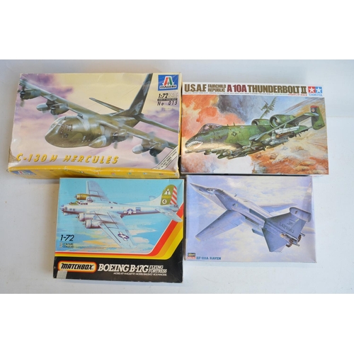 1279 - Collection of 1/72 scale plastic model kits, international/US types, please note most models without... 