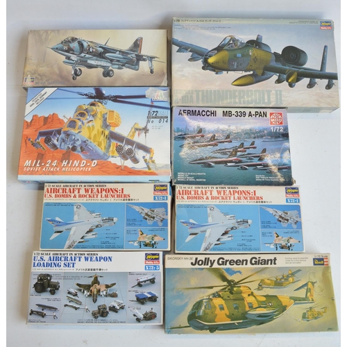 1279 - Collection of 1/72 scale plastic model kits, international/US types, please note most models without... 