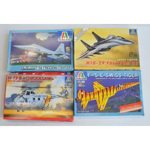 1279 - Collection of 1/72 scale plastic model kits, international/US types, please note most models without... 