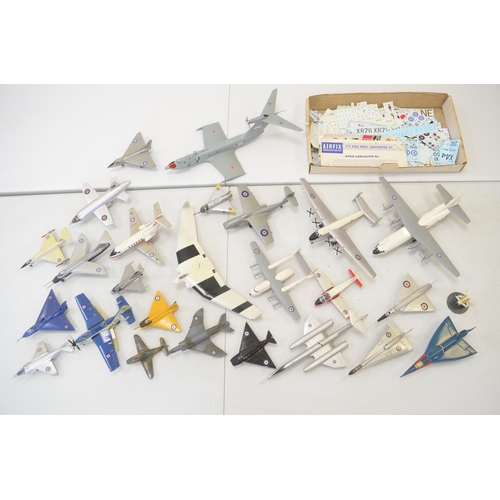 1290 - Collection of built 1/72 and 1/144 scale plastic and resin model aircraft kits including British exp... 