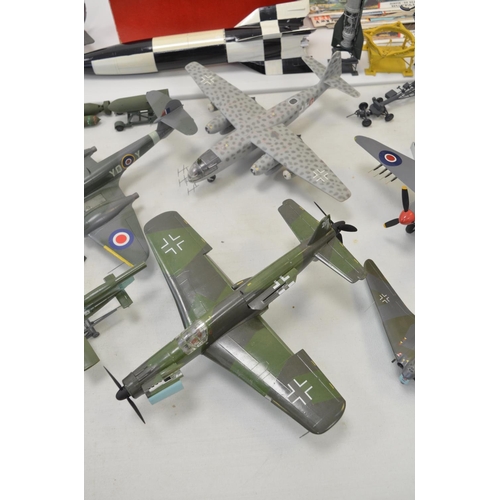 1291 - Collection of built plastic model kits, mainly WW2 including aircraft and armour, Airfix 1/24 scale ... 