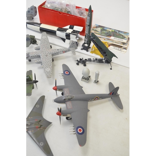 1291 - Collection of built plastic model kits, mainly WW2 including aircraft and armour, Airfix 1/24 scale ... 