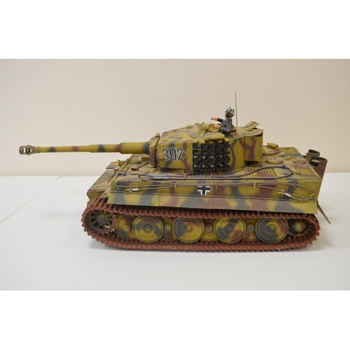 1294 - Competently built Hachette magazine partworks 1/16 scale Tiger tank model, mostly metal model with p... 