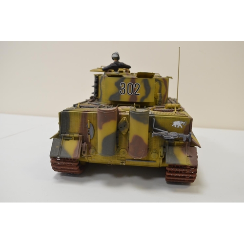 1294 - Competently built Hachette magazine partworks 1/16 scale Tiger tank model, mostly metal model with p... 