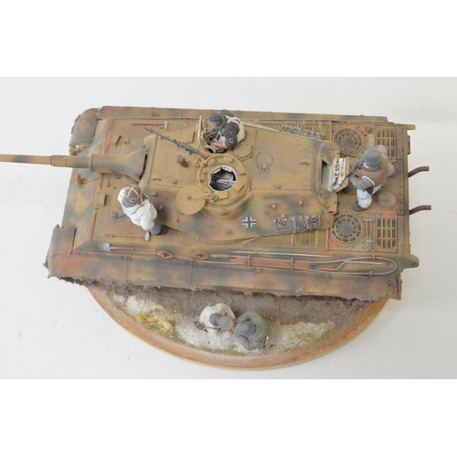 1301 - A pair of highly detailed and very well constructed 1/35 scale plastic model WWII dioramas depicting... 