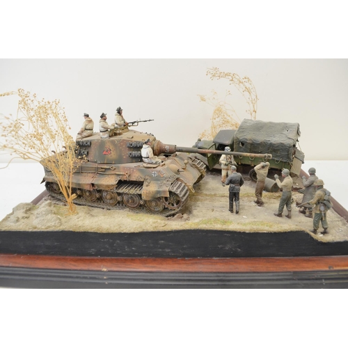 1301 - A pair of highly detailed and very well constructed 1/35 scale plastic model WWII dioramas depicting... 