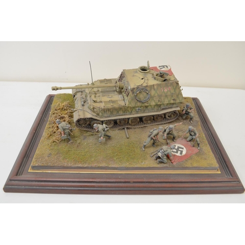 1302 - A pair of highly detailed and very well constructed 1/35 scale plastic model WWII dioramas depicting... 