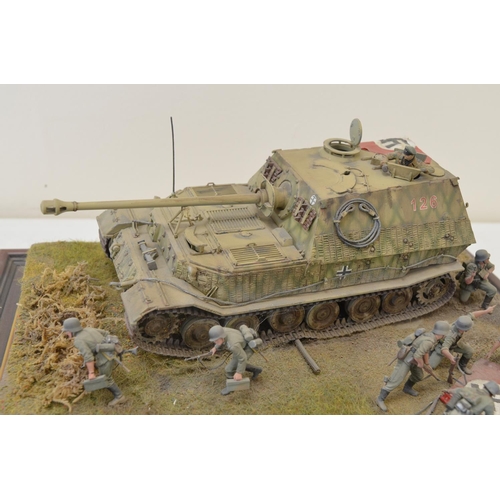 1302 - A pair of highly detailed and very well constructed 1/35 scale plastic model WWII dioramas depicting... 