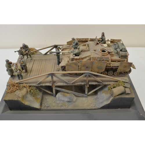 1307 - A pair of highly detailed and very well constructed 1/35 scale plastic model WWII dioramas depicting... 