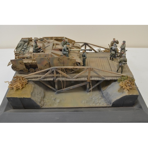 1307 - A pair of highly detailed and very well constructed 1/35 scale plastic model WWII dioramas depicting... 