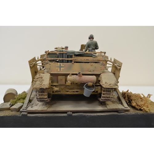 1307 - A pair of highly detailed and very well constructed 1/35 scale plastic model WWII dioramas depicting... 