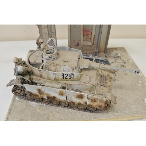 1313 - Three highly detailed and very well constructed 1/35 scale plastic model WWII German Army dioramas i... 