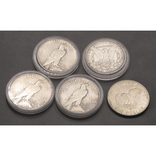 675 - 1904 New Orelans Mint Silver dollar, 1924 1926 & 1927 silver Peace dollars and a 1971 dollar coin (5... 