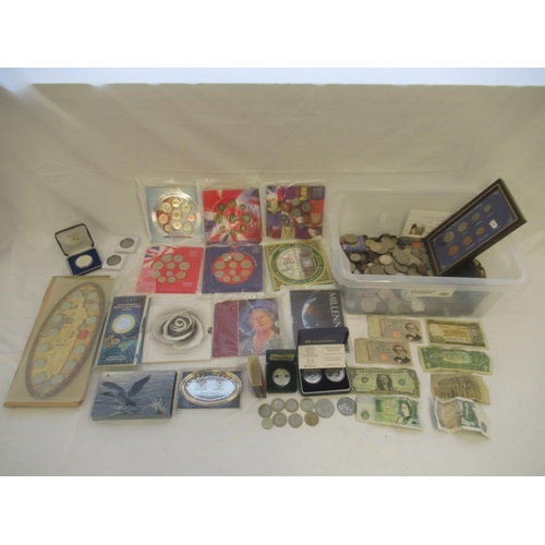 786 - Large mixed collection of GB/International coins and banknotes to inc. Royal Canadian Mint 1998 Silv... 