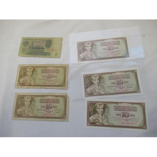 817 - Folder cont. a mixed collection of c20th Russian, Romanian, Indonesian and other banknotes (167)