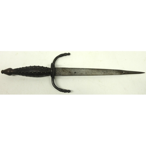 226 - Circa 1600 left-hand dagger, possibly Italian, 9.5