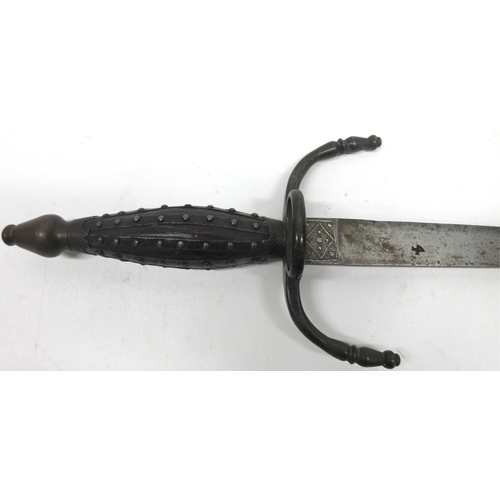 226 - Circa 1600 left-hand dagger, possibly Italian, 9.5