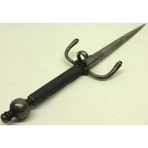 228 - 18th/19th century left-hand dagger, 10