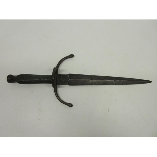 232 - 17th century style Main-gauche dagger, 10.5