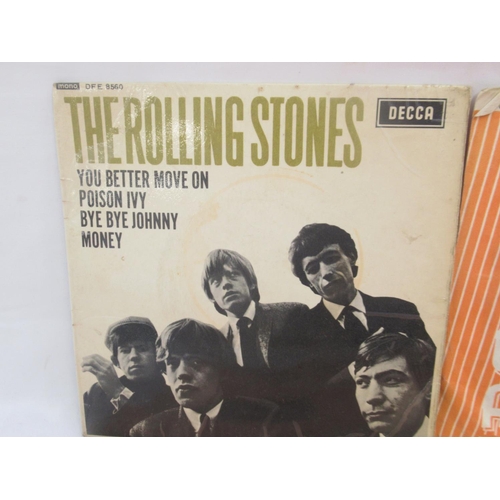 913 - Assorted collection of 45' singles from the Rolling Stone and the Beatles, to inc. 4 postcards of th... 