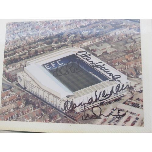 931 - Everton F.C. - Folder cont. various photos of Everton F.C. Teams and players majority signed, with 3... 