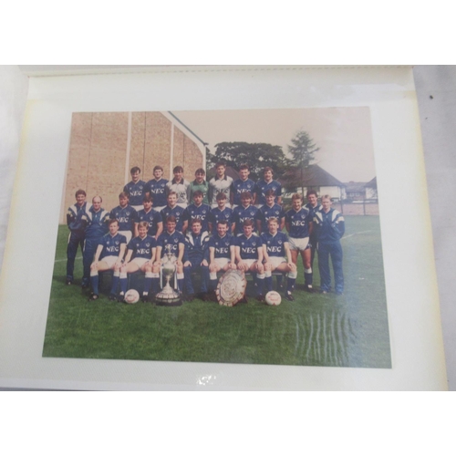 931 - Everton F.C. - Folder cont. various photos of Everton F.C. Teams and players majority signed, with 3... 