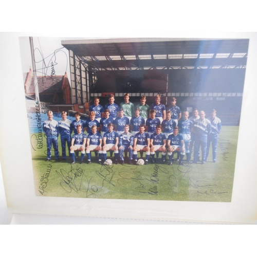 931 - Everton F.C. - Folder cont. various photos of Everton F.C. Teams and players majority signed, with 3... 