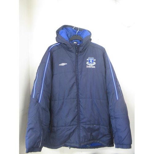 935 - Everton F.C. - Large collection of Everton F.C. football shirts, tracksuit tops,etc., in various siz... 