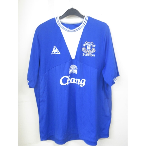 935 - Everton F.C. - Large collection of Everton F.C. football shirts, tracksuit tops,etc., in various siz... 