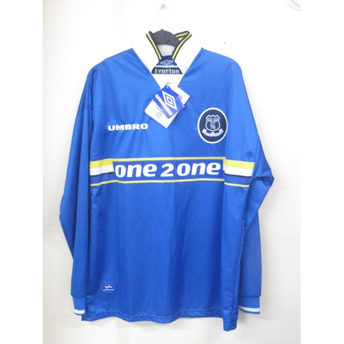 935 - Everton F.C. - Large collection of Everton F.C. football shirts, tracksuit tops,etc., in various siz... 