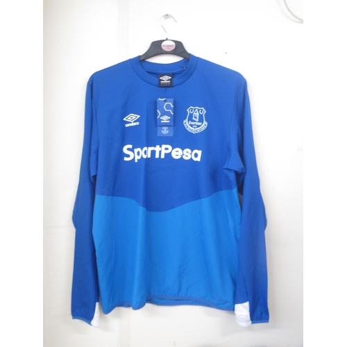 935 - Everton F.C. - Large collection of Everton F.C. football shirts, tracksuit tops,etc., in various siz... 