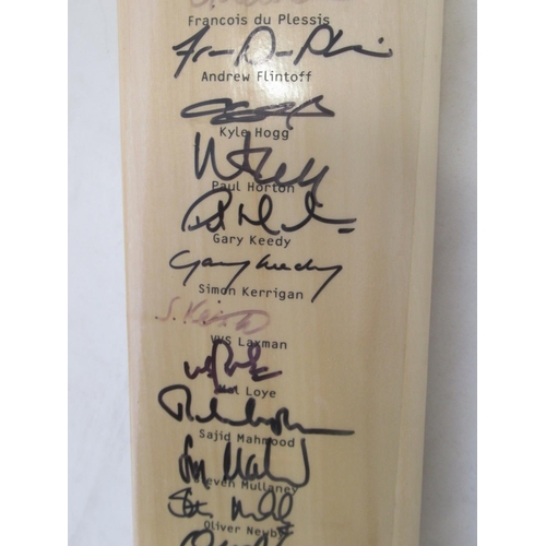 937 - Lancashire County Cricket Club signed cricket bat, by Glen Chapple, Andrew Flintoff, James Anderson,... 