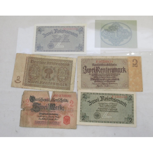 814 - Red banknotes folder cont. c20th Polish, Italian, Algerian and German banknotes (103)