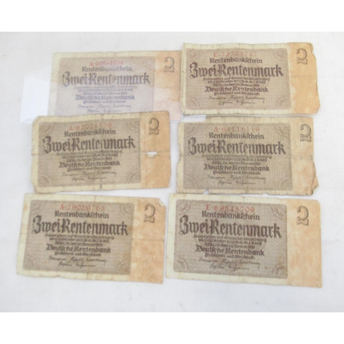 814 - Red banknotes folder cont. c20th Polish, Italian, Algerian and German banknotes (103)