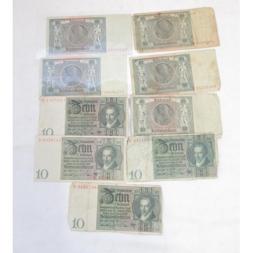 814 - Red banknotes folder cont. c20th Polish, Italian, Algerian and German banknotes (103)