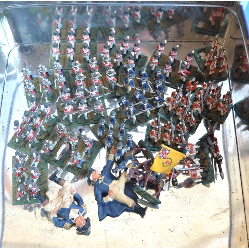 1386 - Collection of small scale painted white metal soldiers (including a small diorama), diecast model ve... 