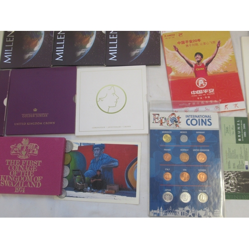 800 - Collection of Proof coin sets and individual coins to inc. 3 2000 Millennium £5 coins, Royal Mint 20... 