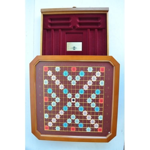 1398 - Franklin Mint Collector's edition Scrabble game with 22 carat gold plated details and playing pieces... 