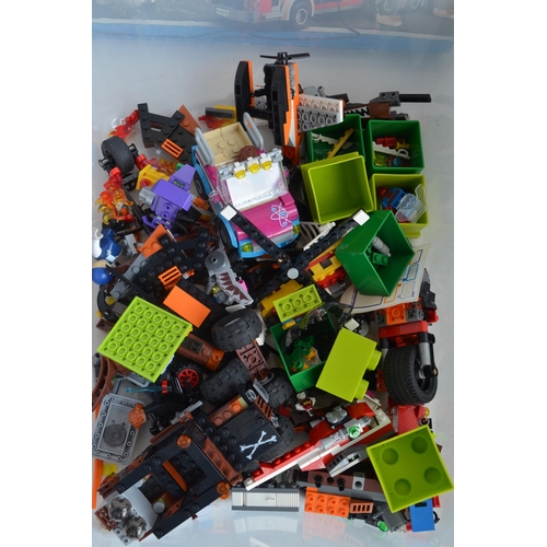 1410 - Large collection of previously used Lego including vintage Lego Space, City etc, a complete Lego Cit... 