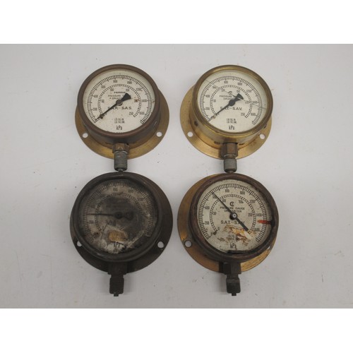 960 - Four brass R.S.A. South African Railways LB/SQ.IN pressure gauges, one numbered 8811 10-89 D12.5cm