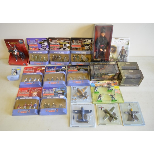 689 - Mixed collection of boxed military models to include 3x Forces Of Valor WWII sets, 8x Elite Command ... 