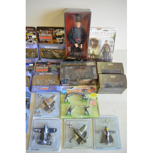 689 - Mixed collection of boxed military models to include 3x Forces Of Valor WWII sets, 8x Elite Command ... 