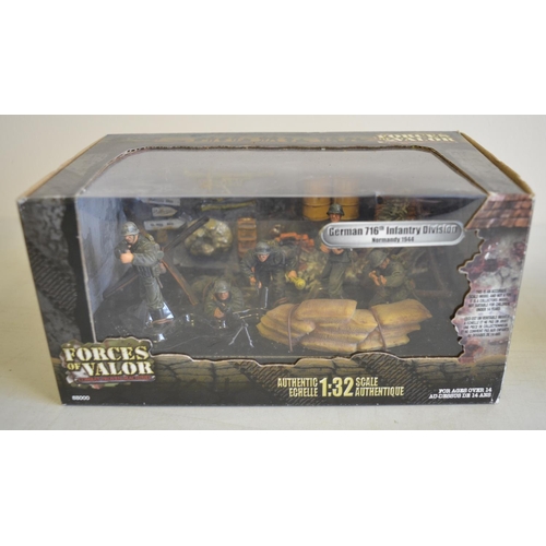 689 - Mixed collection of boxed military models to include 3x Forces Of Valor WWII sets, 8x Elite Command ... 