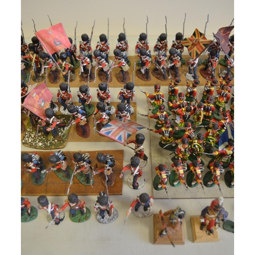 694 - Collection of mostly metal kit painted Napoleonic War era infantry and cavalry figures (scale approx... 