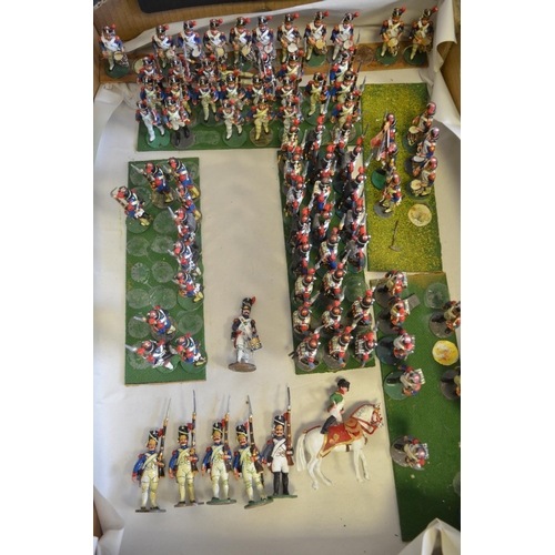 695 - Collection of metal and plastic kit painted Napoleonic War era French infantry figures (scale approx... 